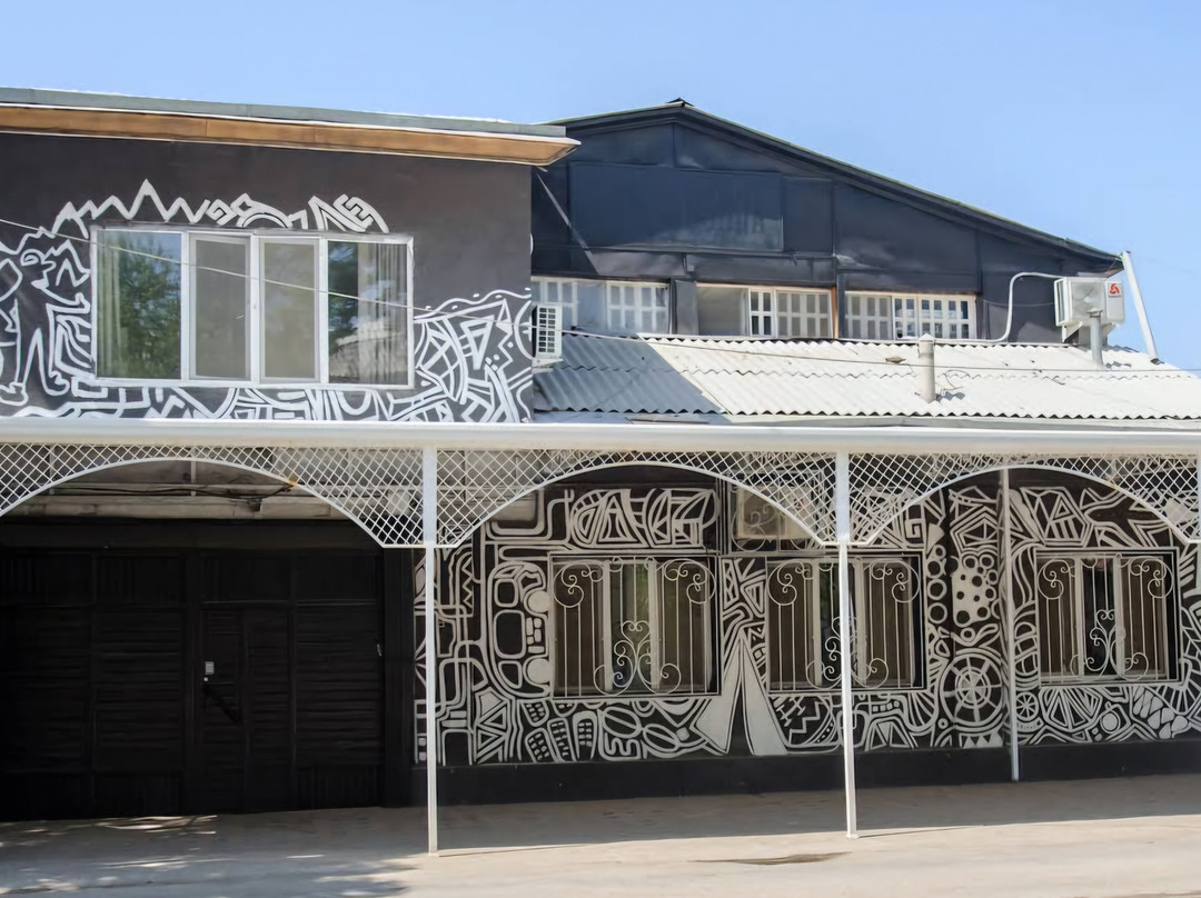 Topchan Hostel主图