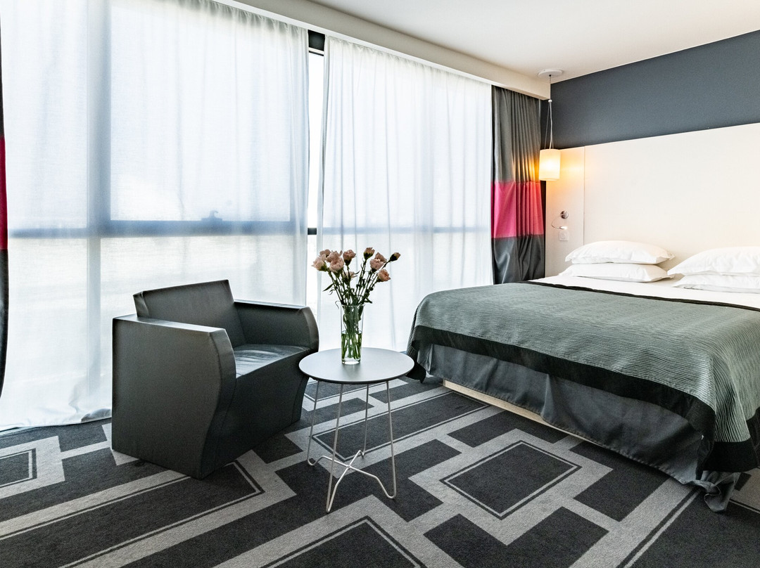 第戎托森多尔假日酒店主图