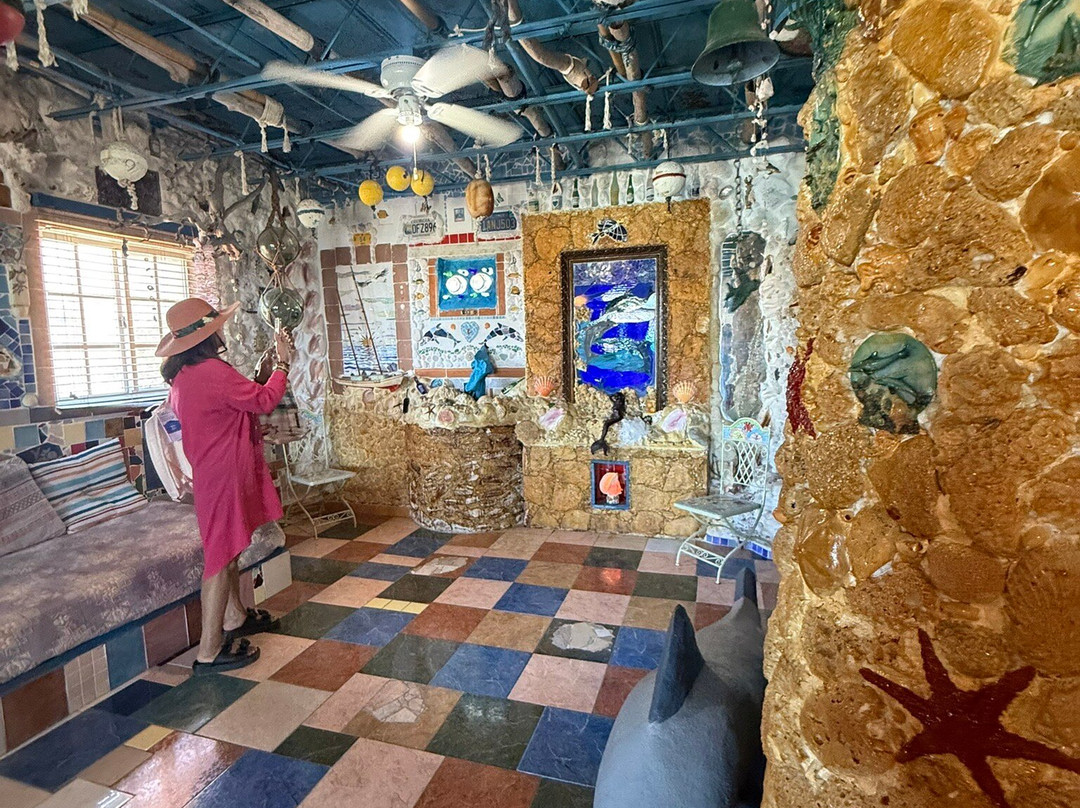 Dolphin House Museum景点图片