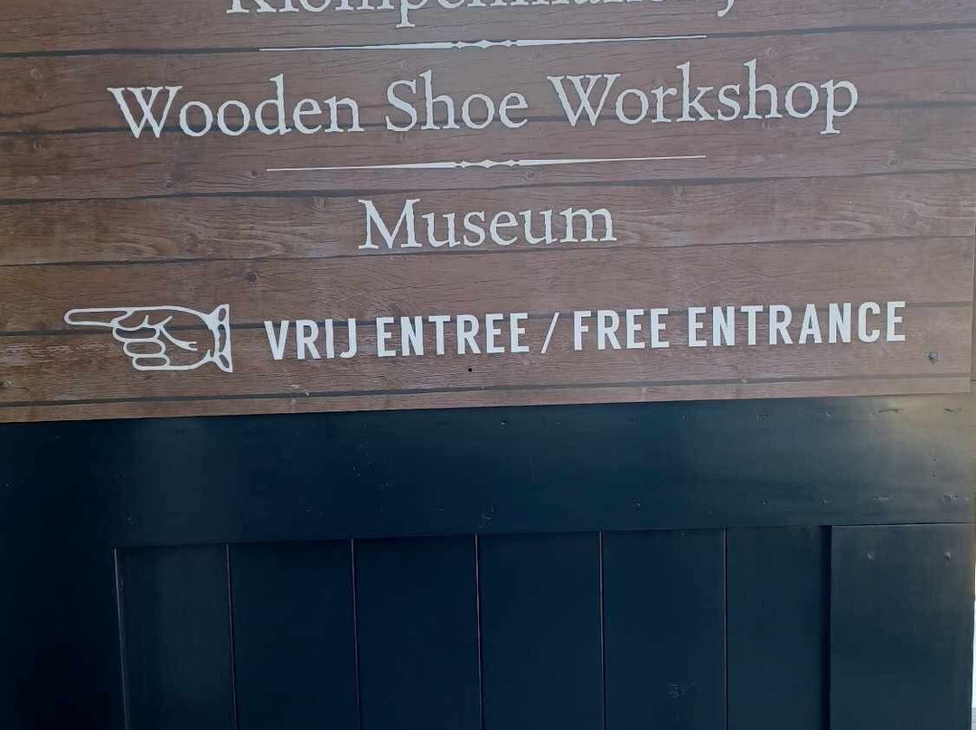 Kooijman Souvenirs & Clogs Wooden Shoe Workshop-赞丹必去景点