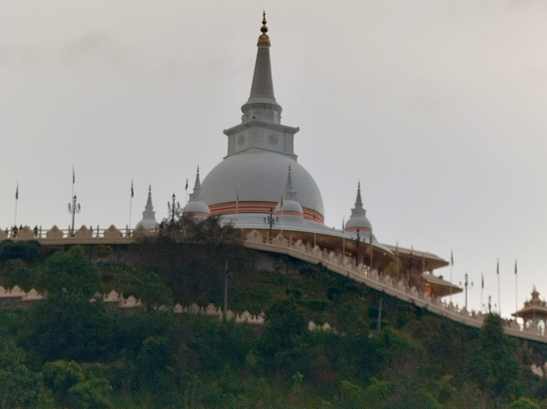 Mahamevnawa Monastery-Kumbalwela必去景点