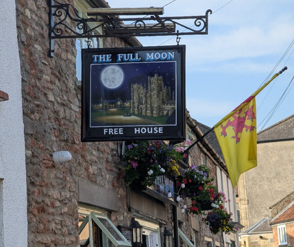 Full Moon Pub-韦尔斯必去景点