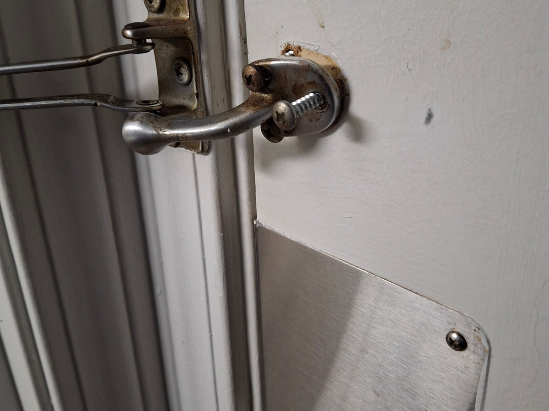 Suburban Studio主图