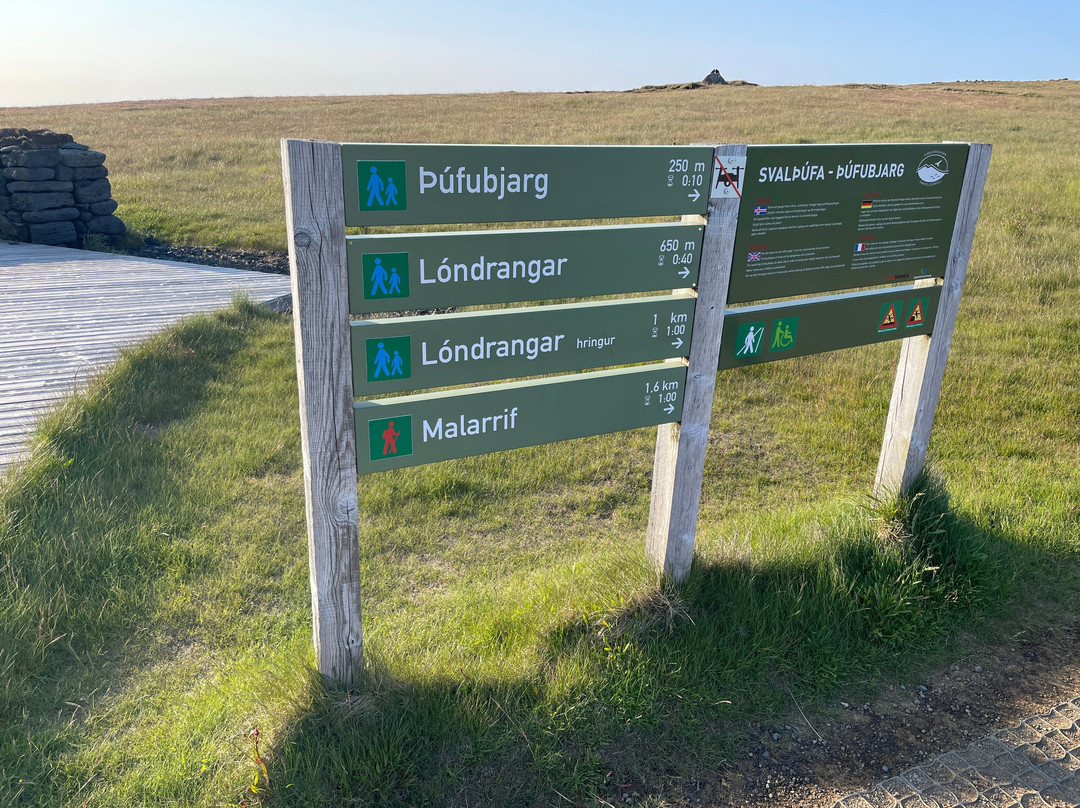 Londrangar Basalt Cliffs-Hellnar必去景点