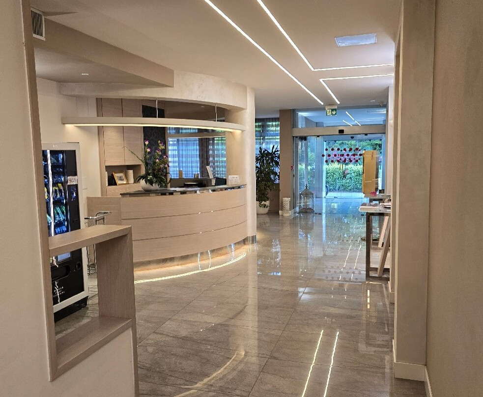 奥林匹亚酒店主图
