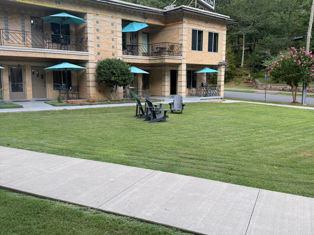 Happy Hollow Motel主图