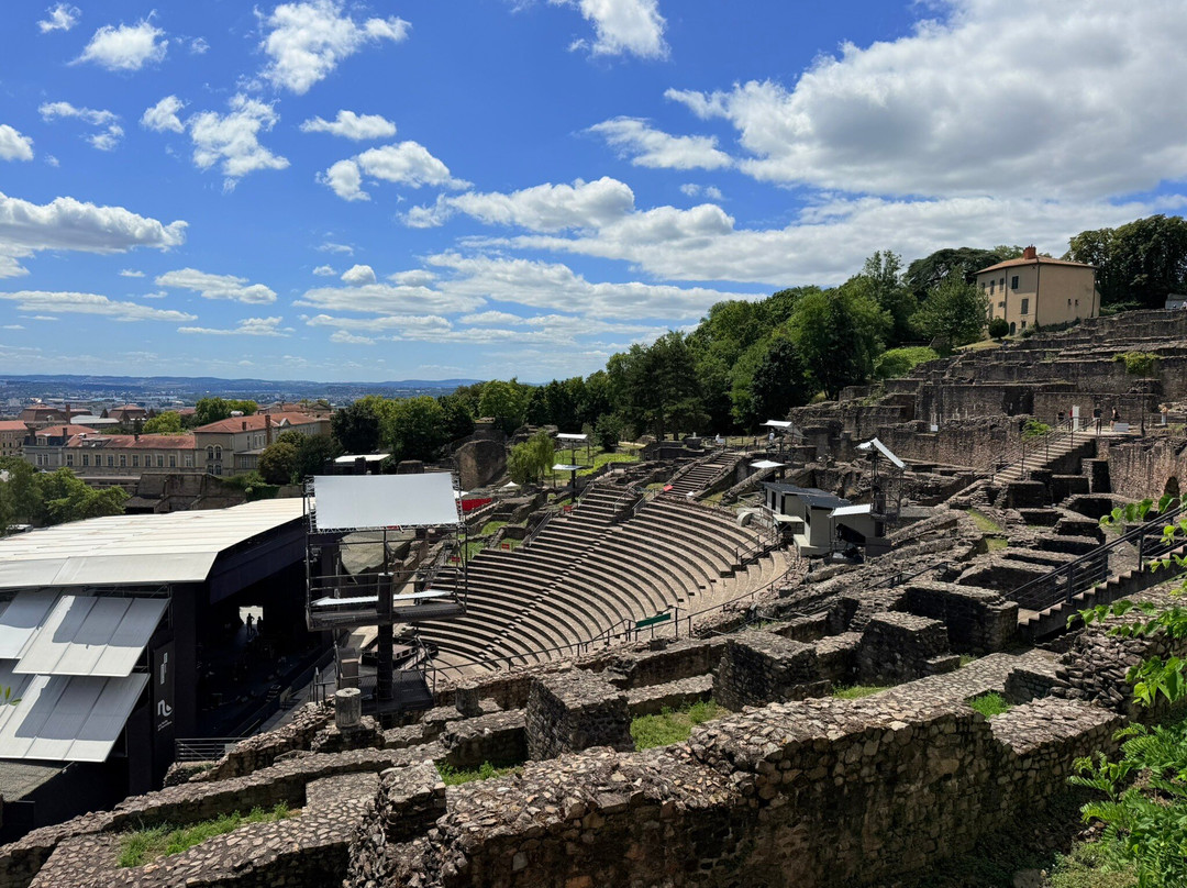 富维耶古罗马剧场-里昂必去景点