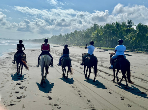 CR Beach Barn-Esterillos Este必去景点