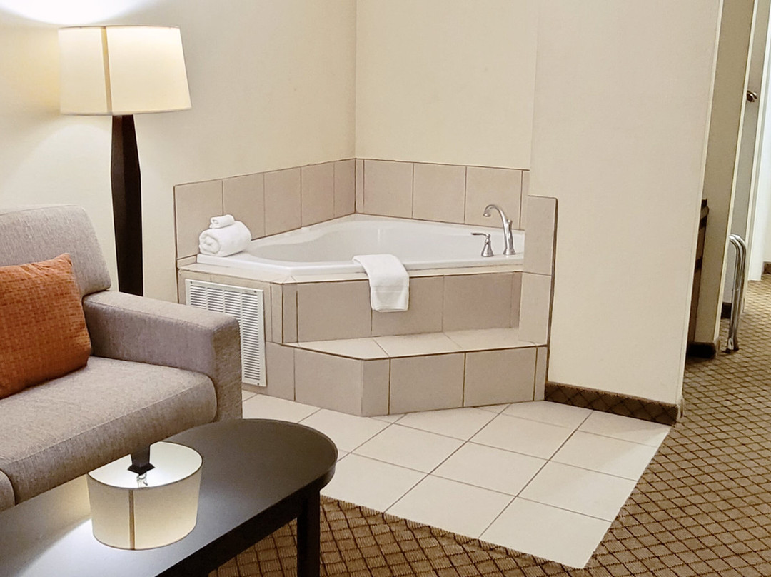 Home Inn & Suites Montgomery主图