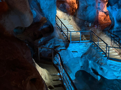 Cueva del Tesoro-Rincon de la Victoria必去景点