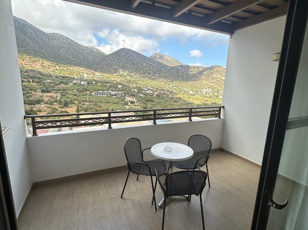 费里昂套房温泉度假酒店主图