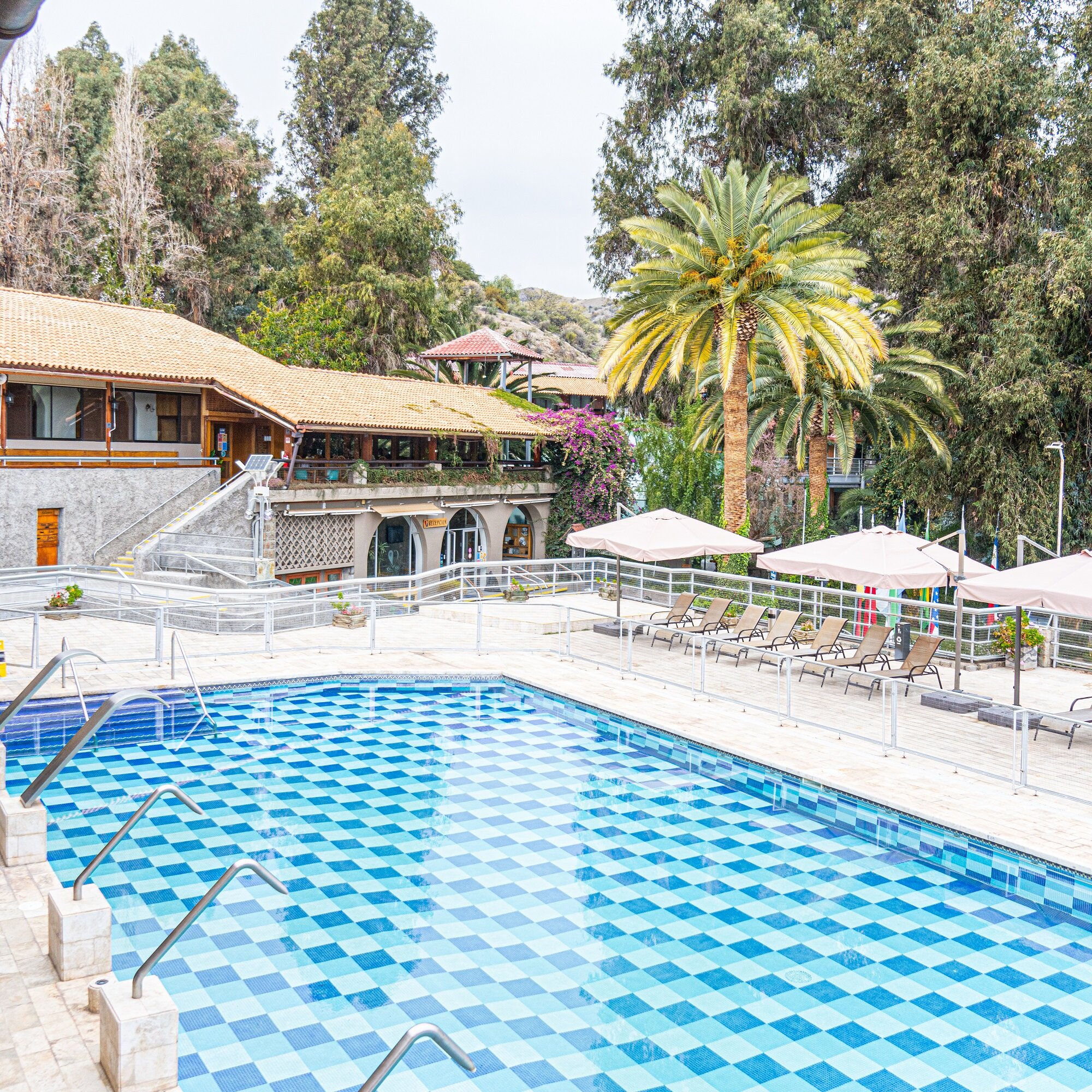 Termas El Corazon-泳池