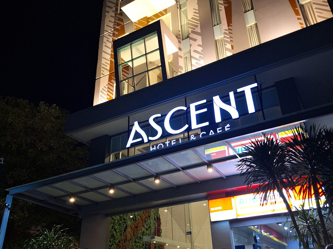 Ascent Hotel & Cafe Malang主图