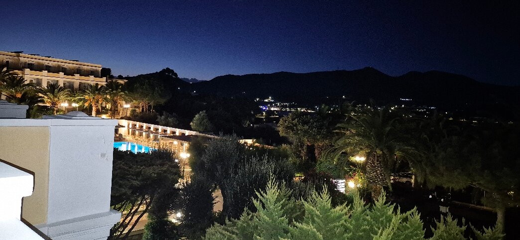 Crithoni's Paradise Hotel主图