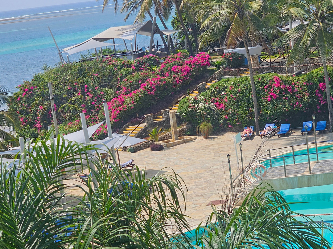 航海家海滩度假酒店主图