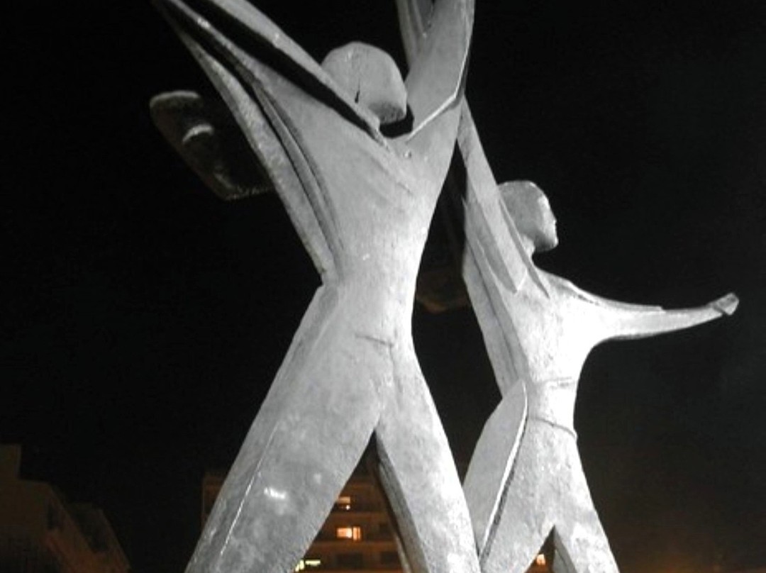 Monumento al Marinaio d'Italia-塔兰托必去景点