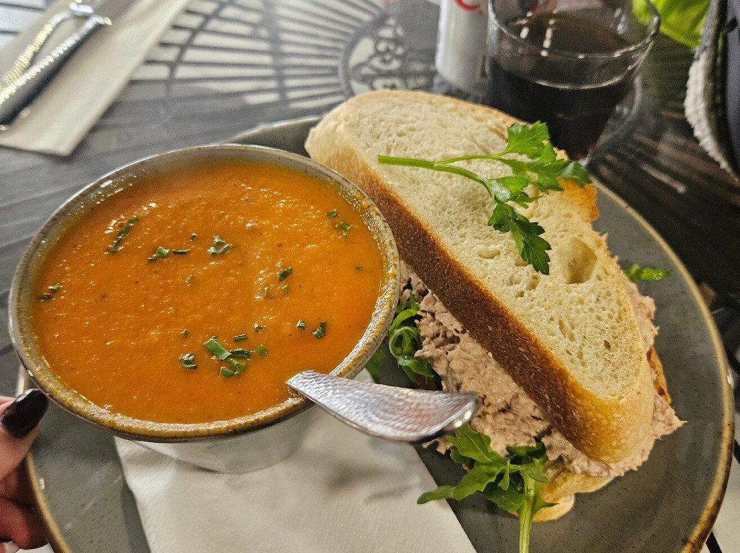 The Running Fox - Longhoughton