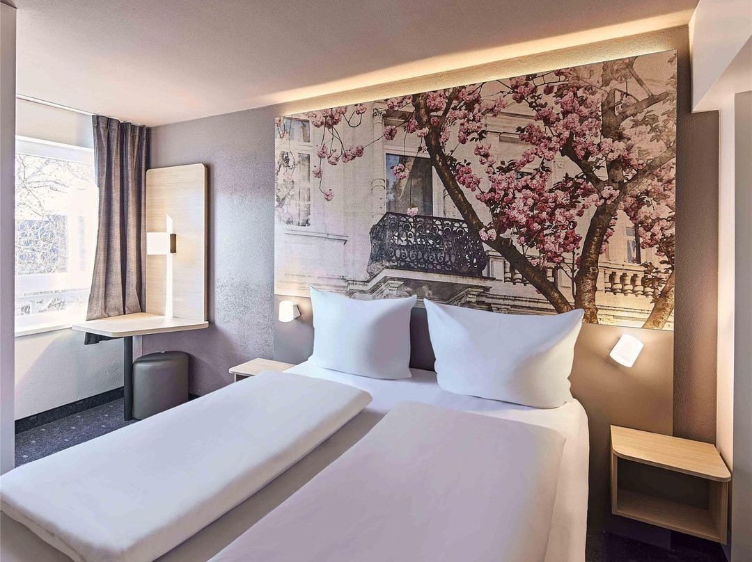 波恩宜必思酒店