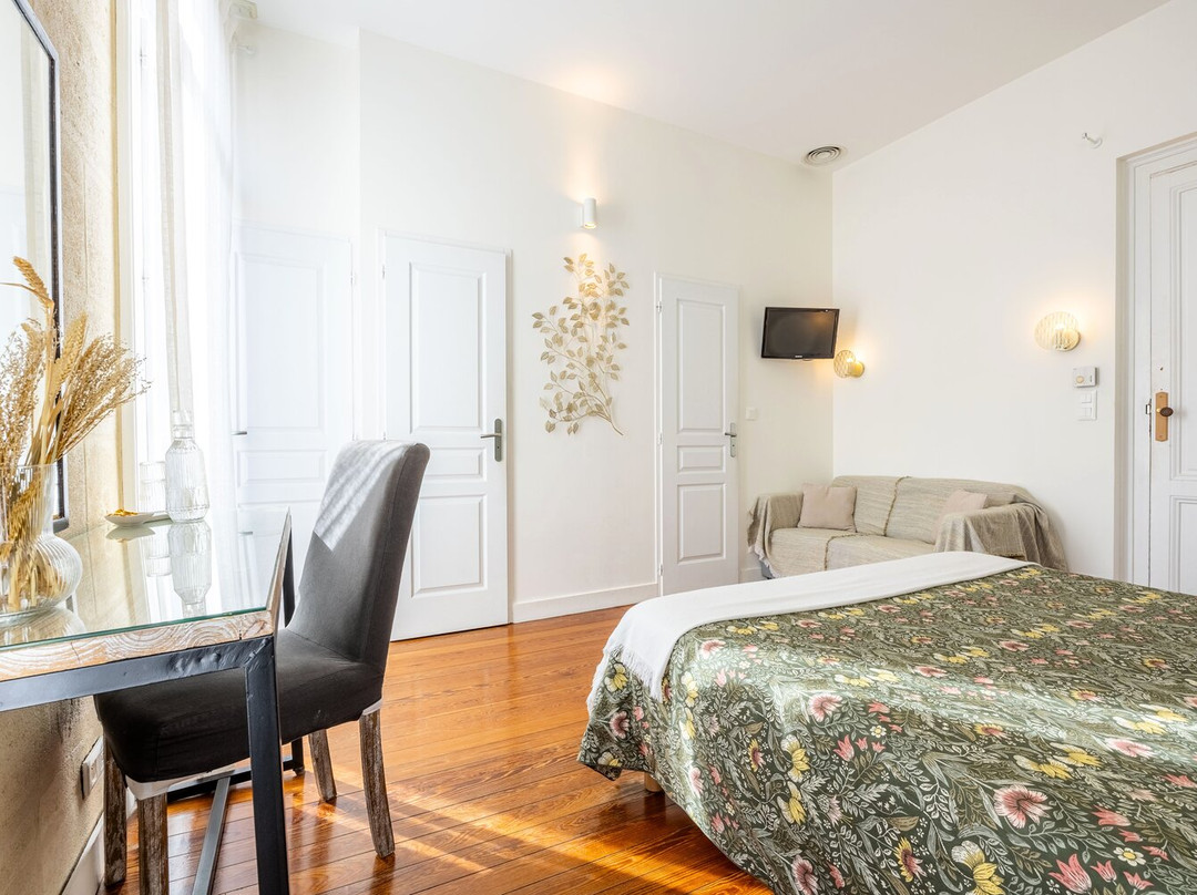 拉浩特蒙田酒店主图