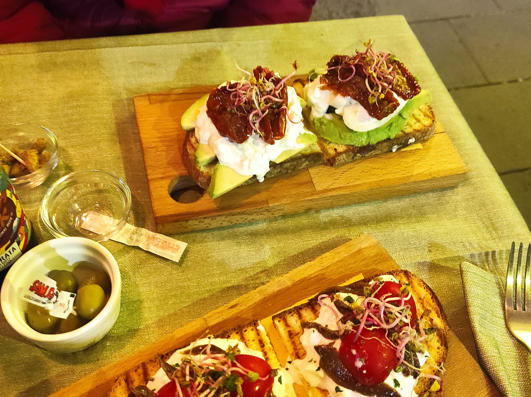 Mica - Spritz & Gin Bar Con Cucina