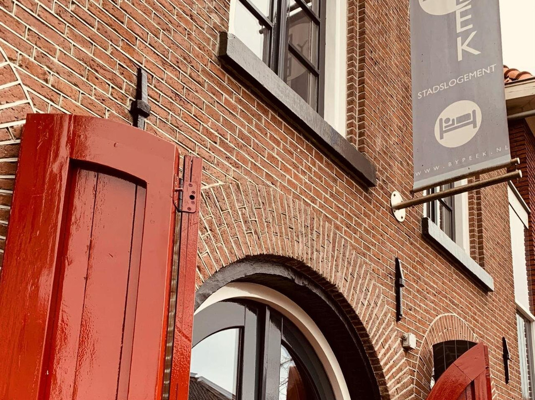 Bed & Breakfast By Peek主图