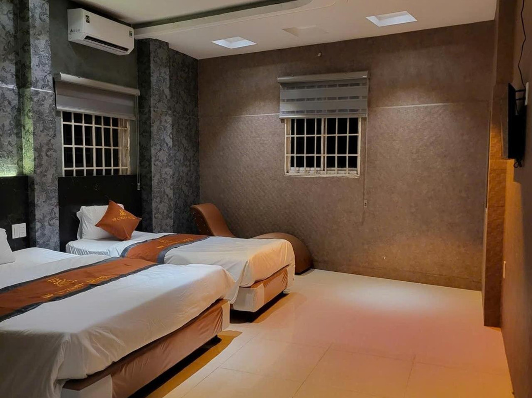 Np Luxury Motel