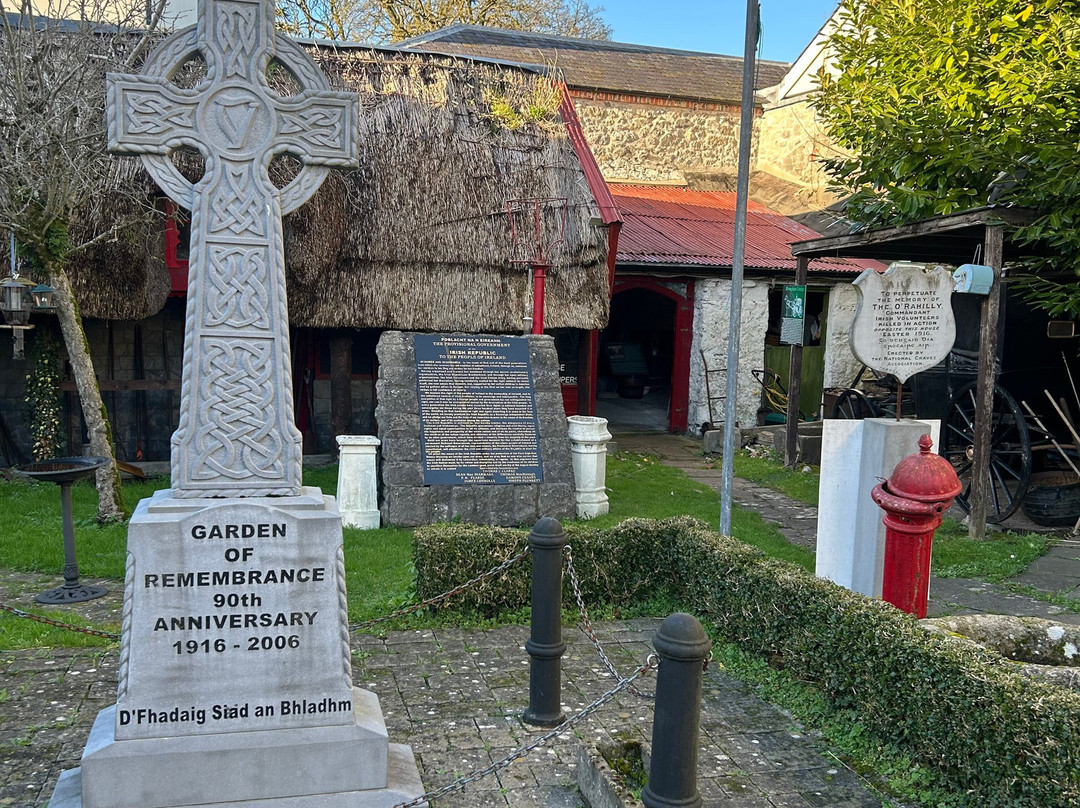 Cashel Folk Village-卡舍尔必去景点