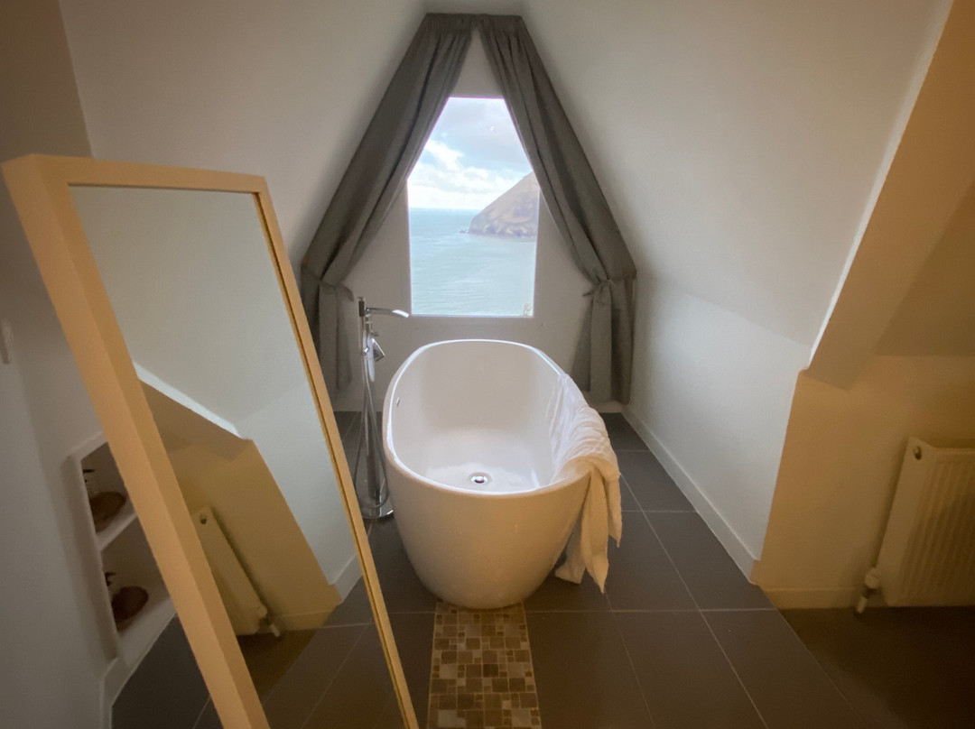 The Sandy Cove Hotel主图