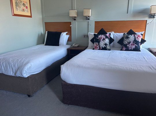 Royal Hotel Valentia主图