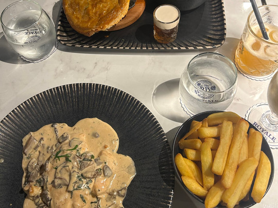 Royale Barrel Bistro Bar Qawra