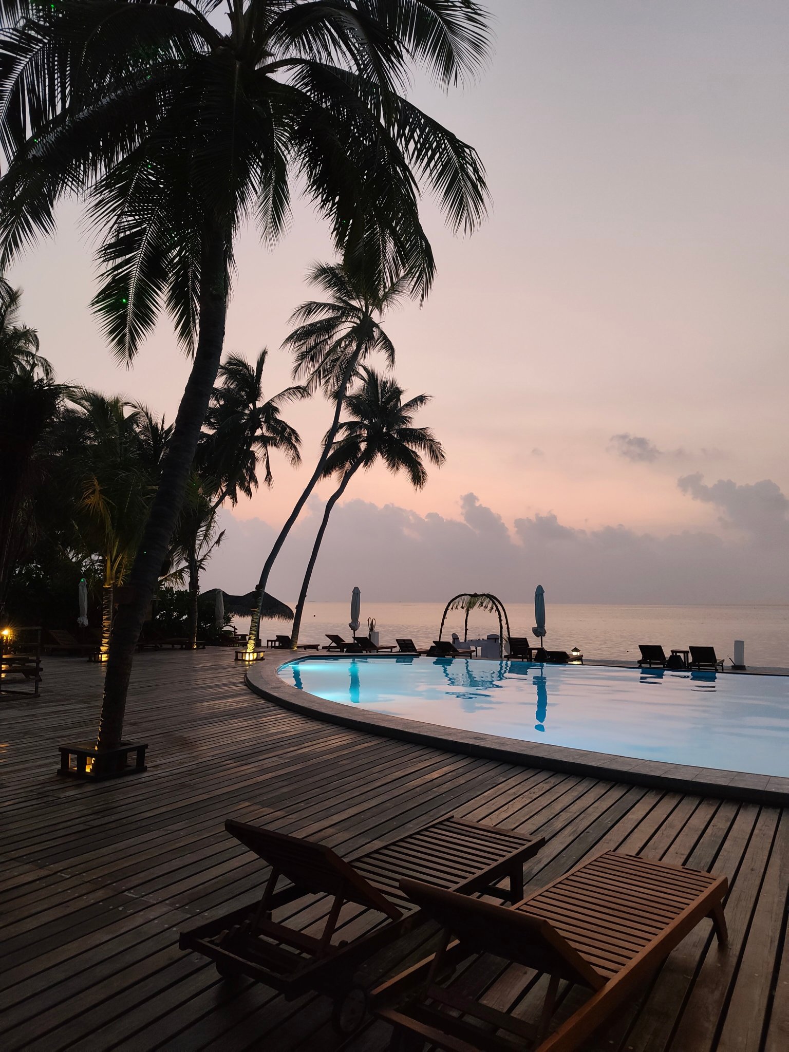 曼德芙岛度假村-官方