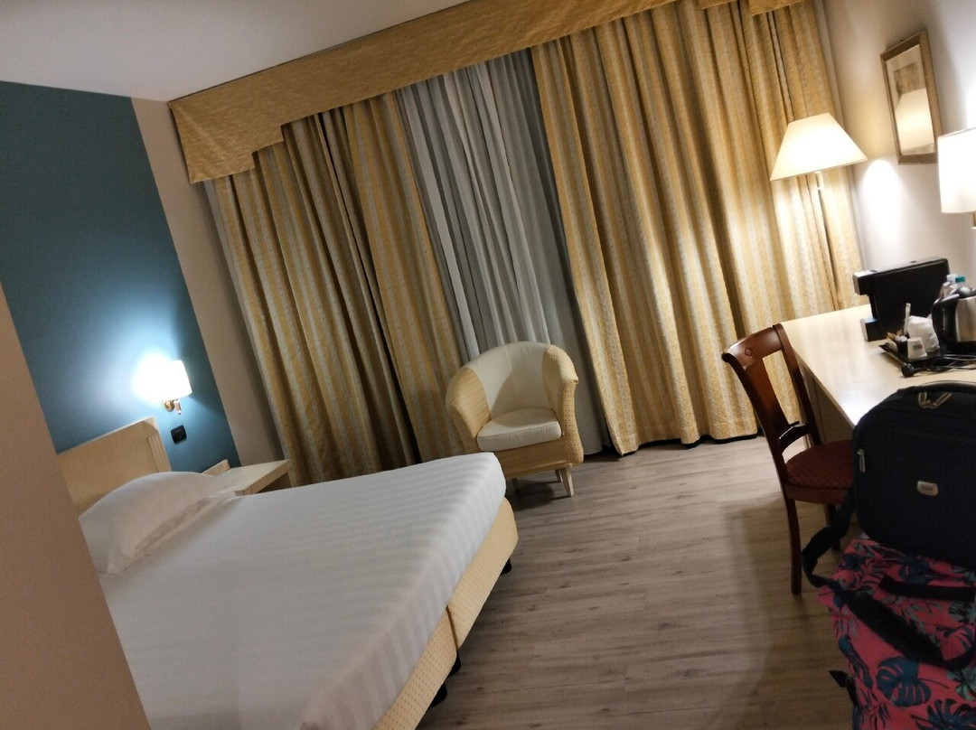 菲酒店骑士主图