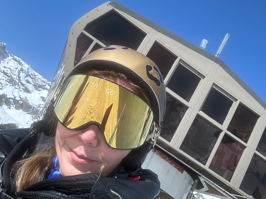 Girl Powder Mountain Retreats-霞慕尼必去景点