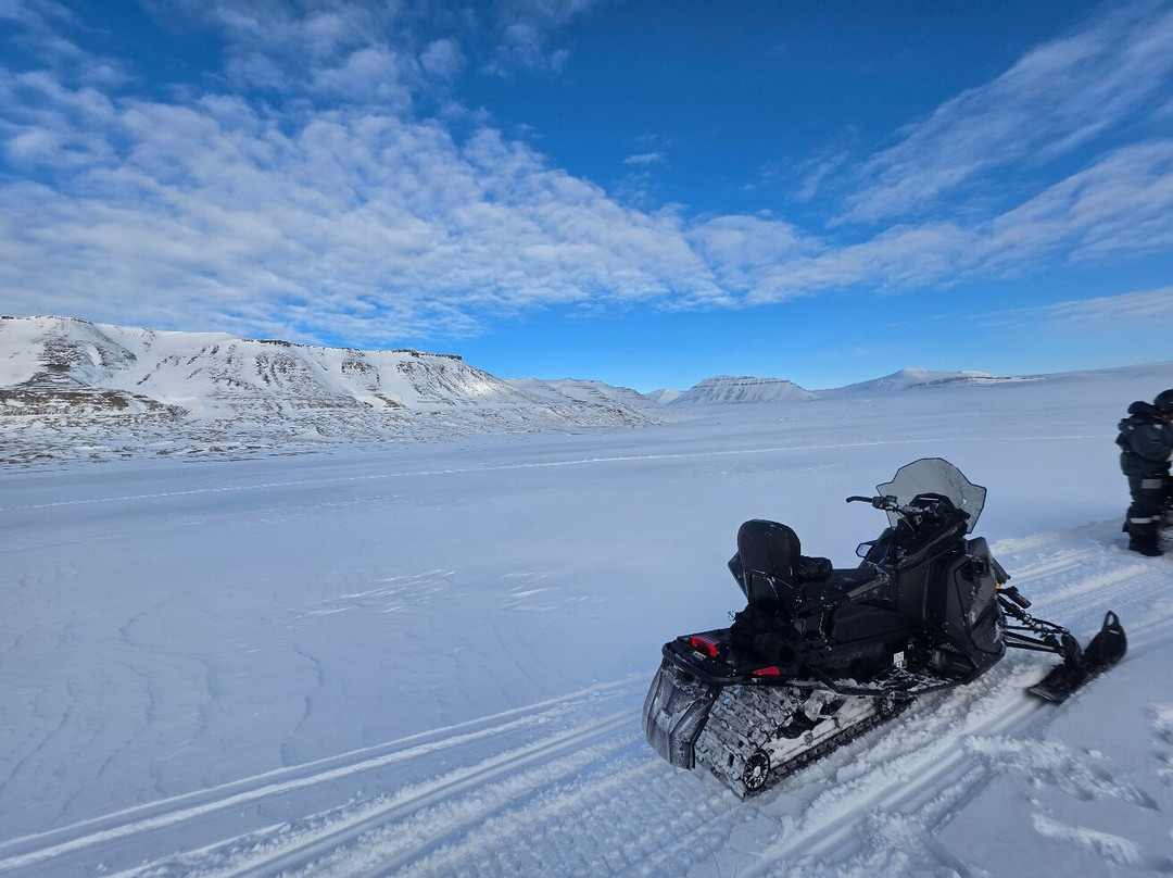 Grumant Arctic Travel Company-巴伦支小镇必去景点