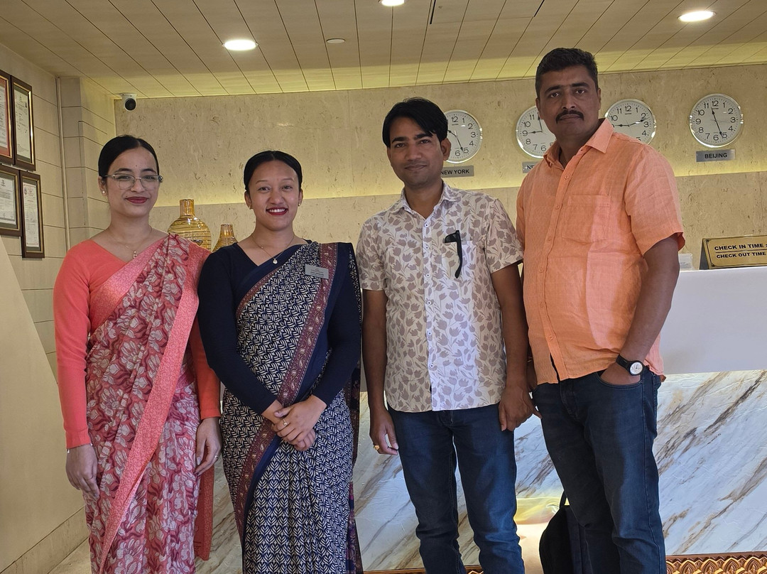 皇冠帝国酒店主图