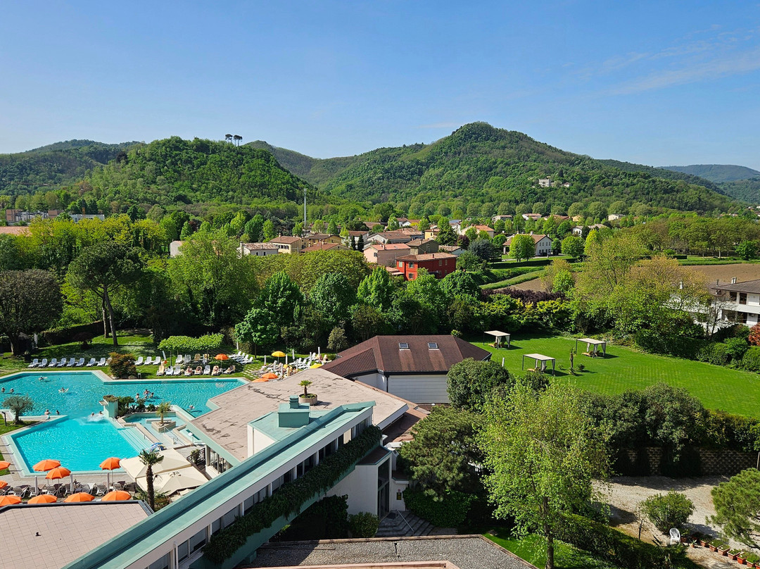 泰尔梅花园酒店主图