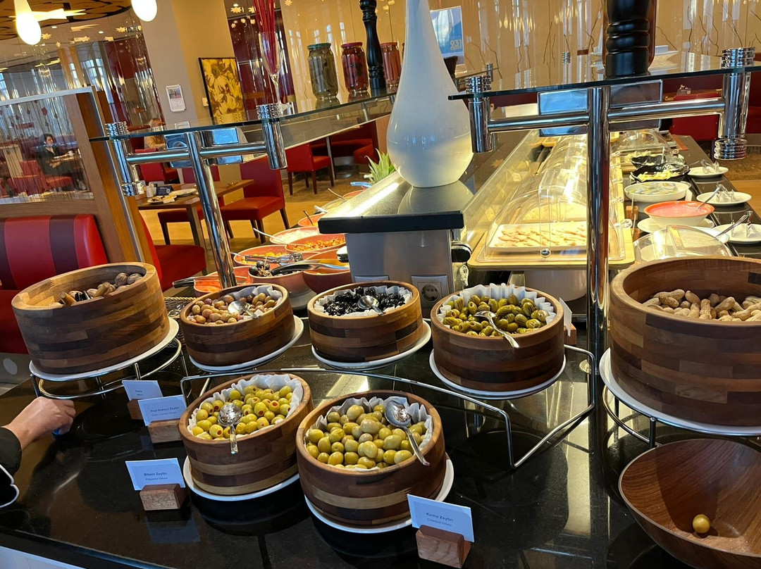 科尼亚希尔顿花园酒店主图