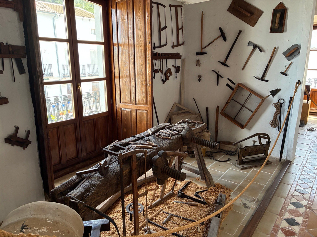 Museo de Costumbres y Artes Populares Juan Fernández Cruz-Zuheros必去景点