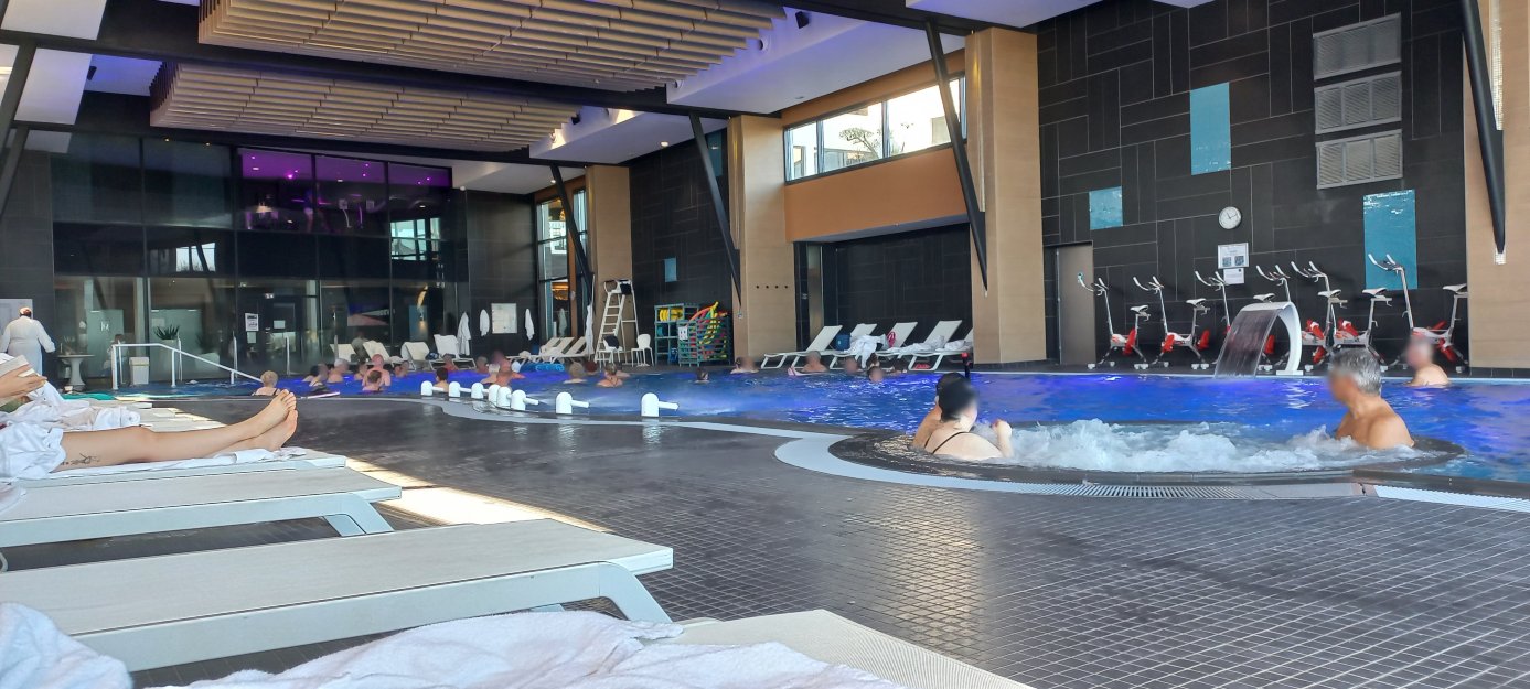 卡布格塔拉苏尔 Spa 酒店-泳池