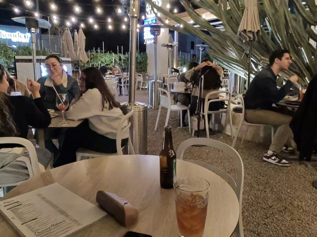 节日酒店快捷埃莫西约主图