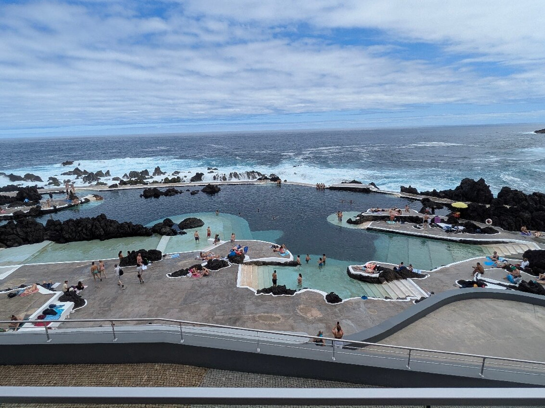 Porto Moniz Natural Swimming Pools-莫尼什港必去景点