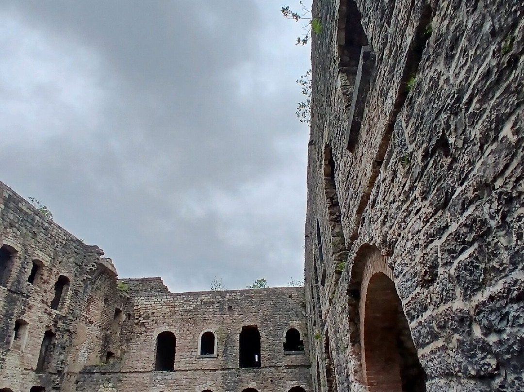 Forte del Monte Interrotto-阿夏戈必去景点