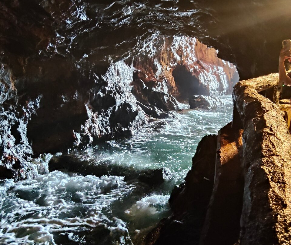 Sandanbeki Cave-白滨町必去景点