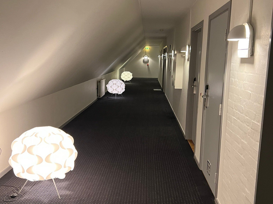 比隆郊外小屋主图