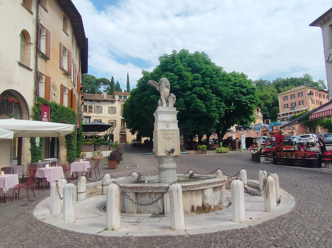 Piazza Garibaldi-阿索洛必去景点