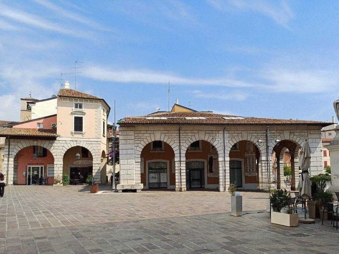 Palazzo Todeschini-代森扎诺-德尔加达必去景点