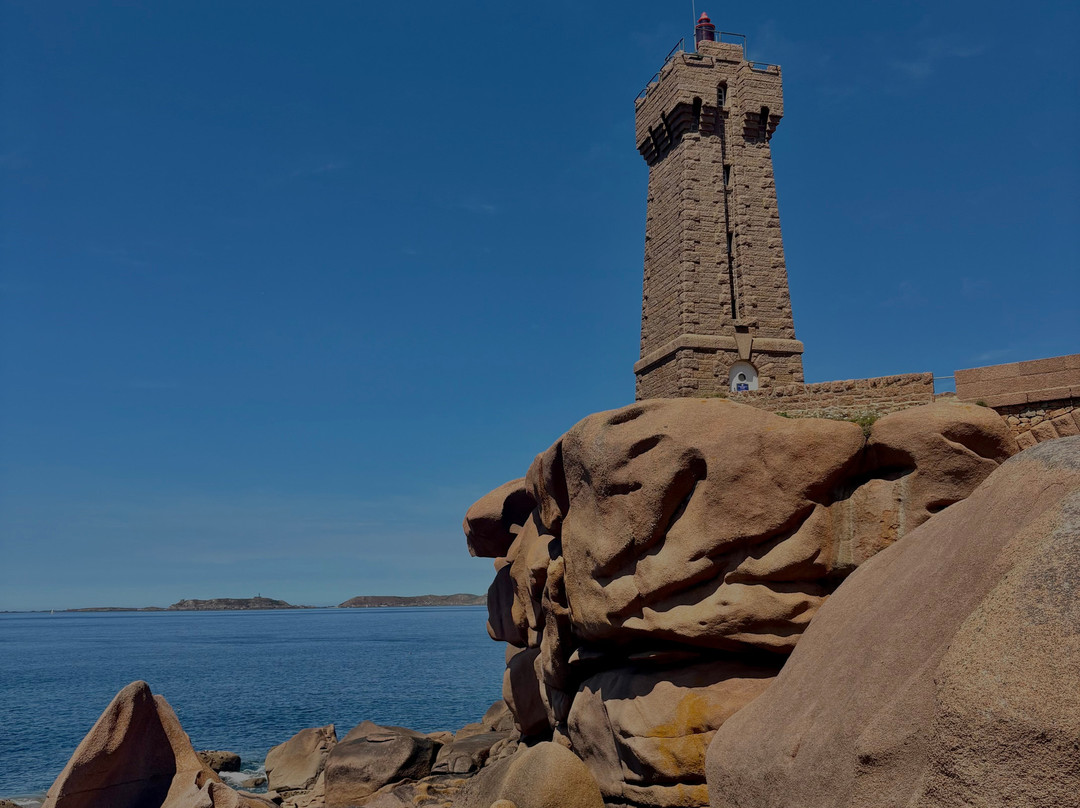 Phare de Men Ruz-皮若斯必去景点