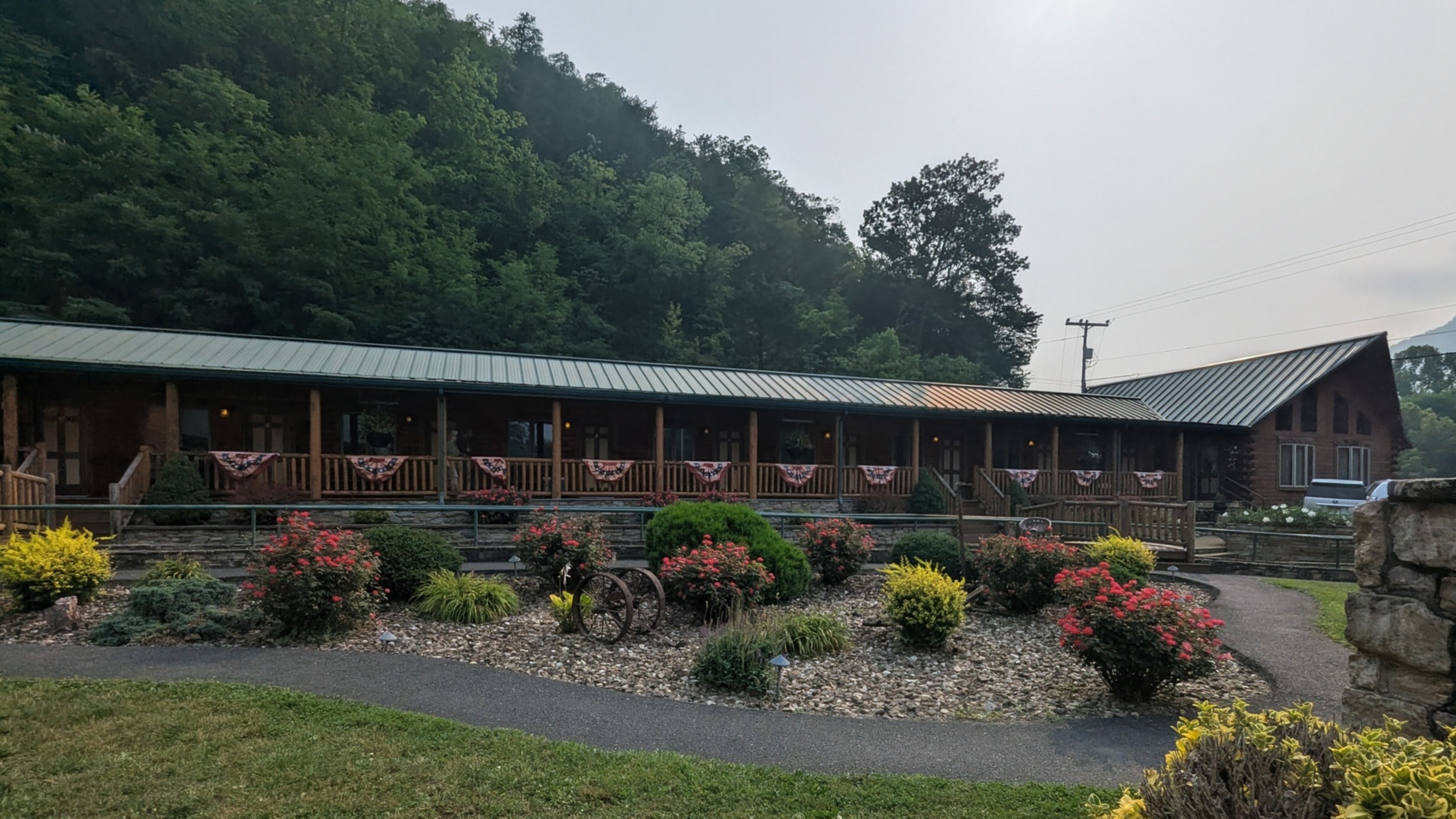 Smoke Hole Caverns & Log Cabin Resort-旅行者