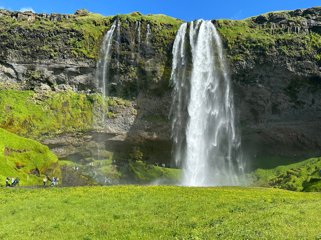 Seljalandsfoss waterfall-海拉必去景点