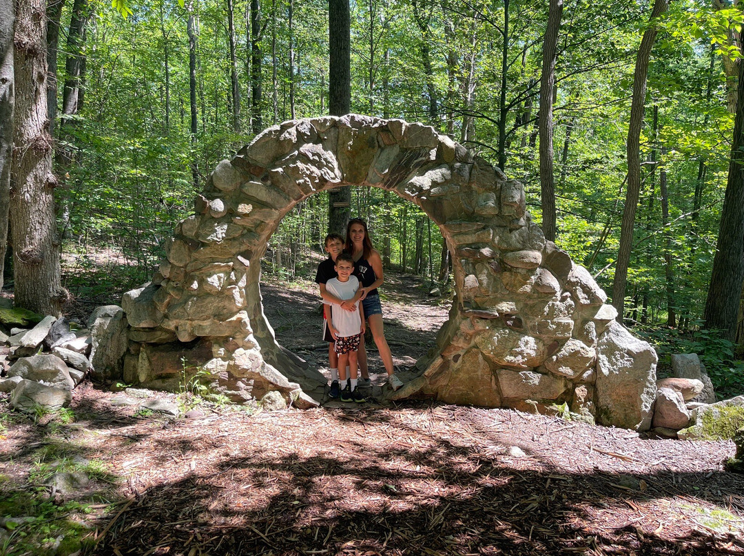 Columcille Megalith Park-班戈必去景点